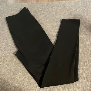 BLACK LEGGINGS BY EGREIS SIZE M
